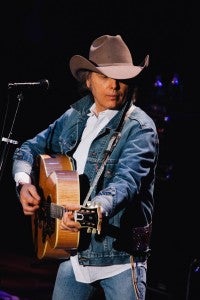 Dwight-Yoakam-200x300.jpg